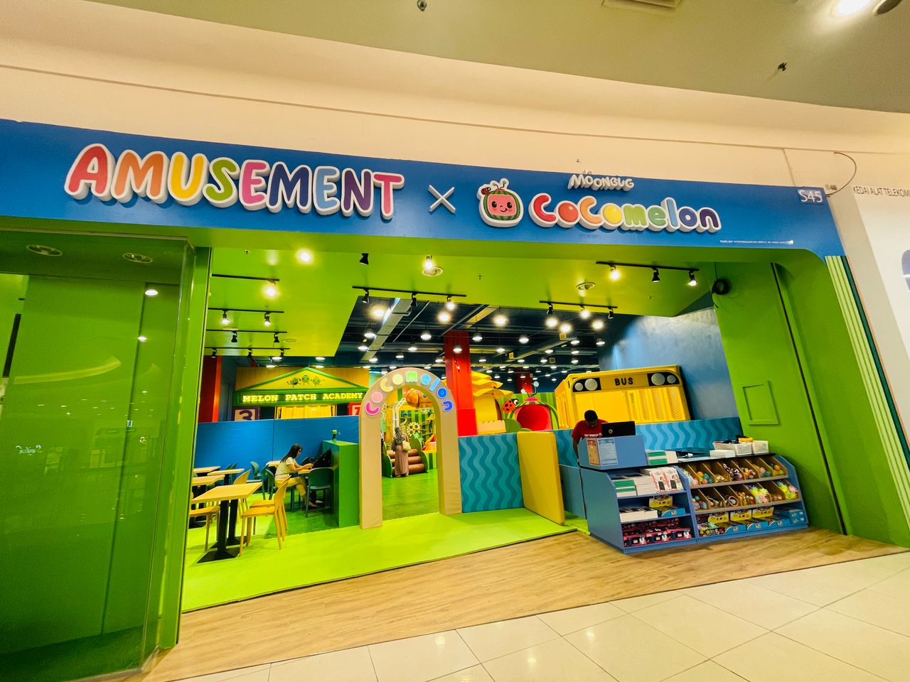 TOY WORLD AMUSEMENT X COCOMELON