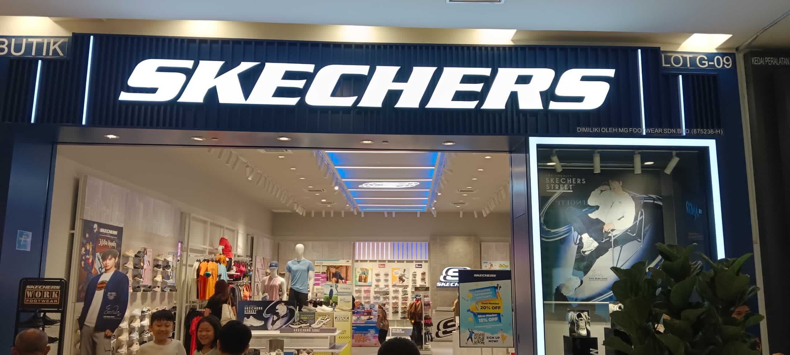 SKECHERS