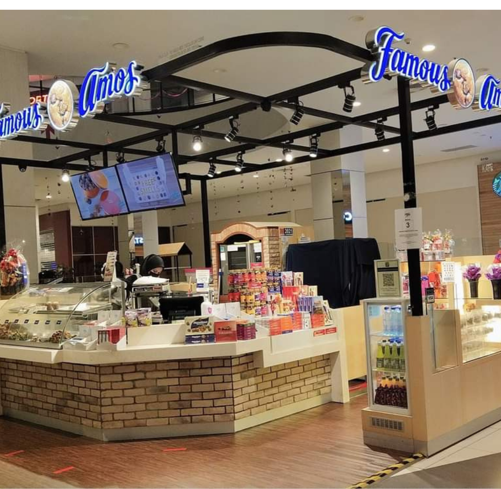FAMOUS AMOS