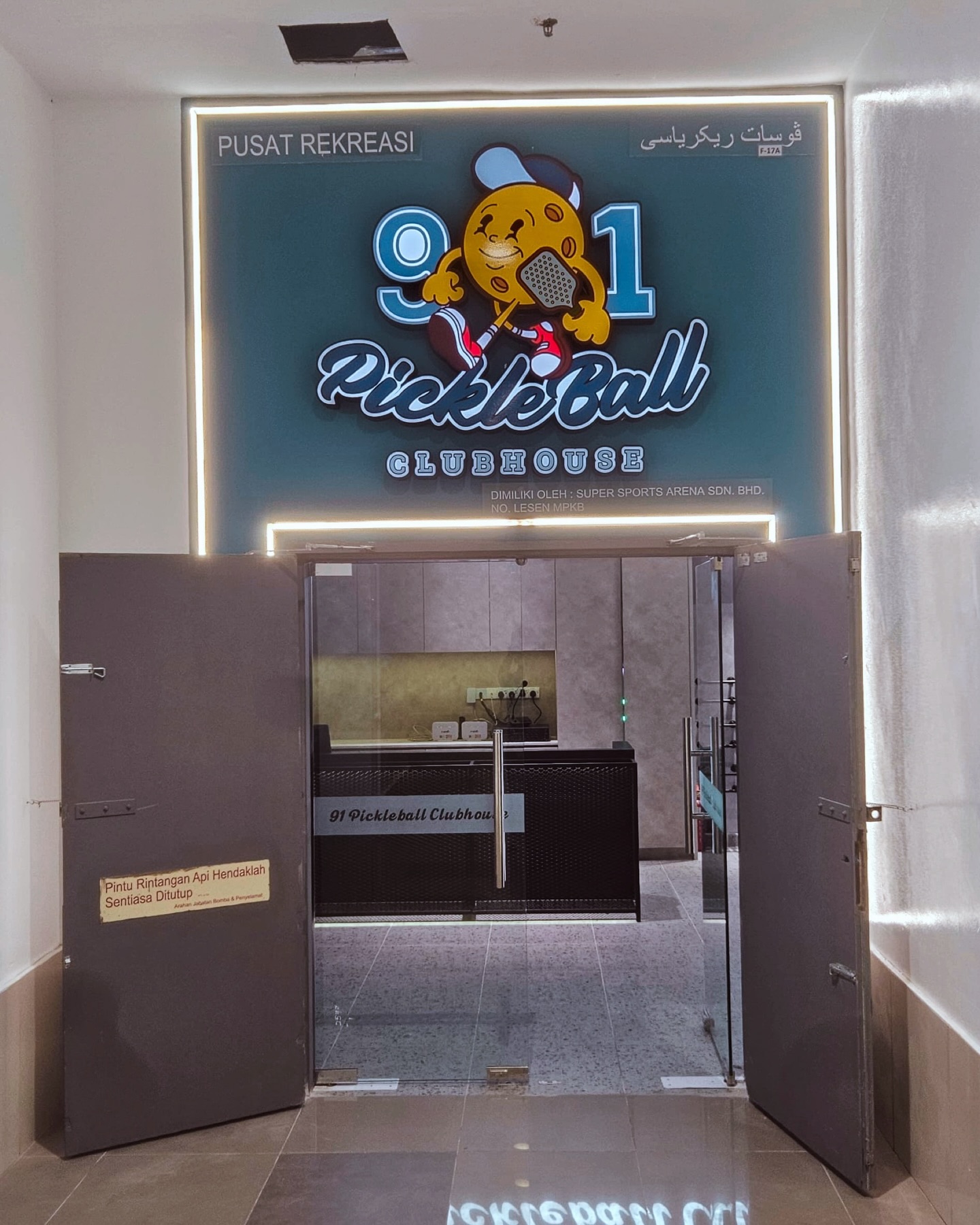 91 PICKLEBALL CLUB HOUSE