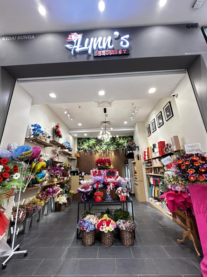 LYNN'S FLORIST