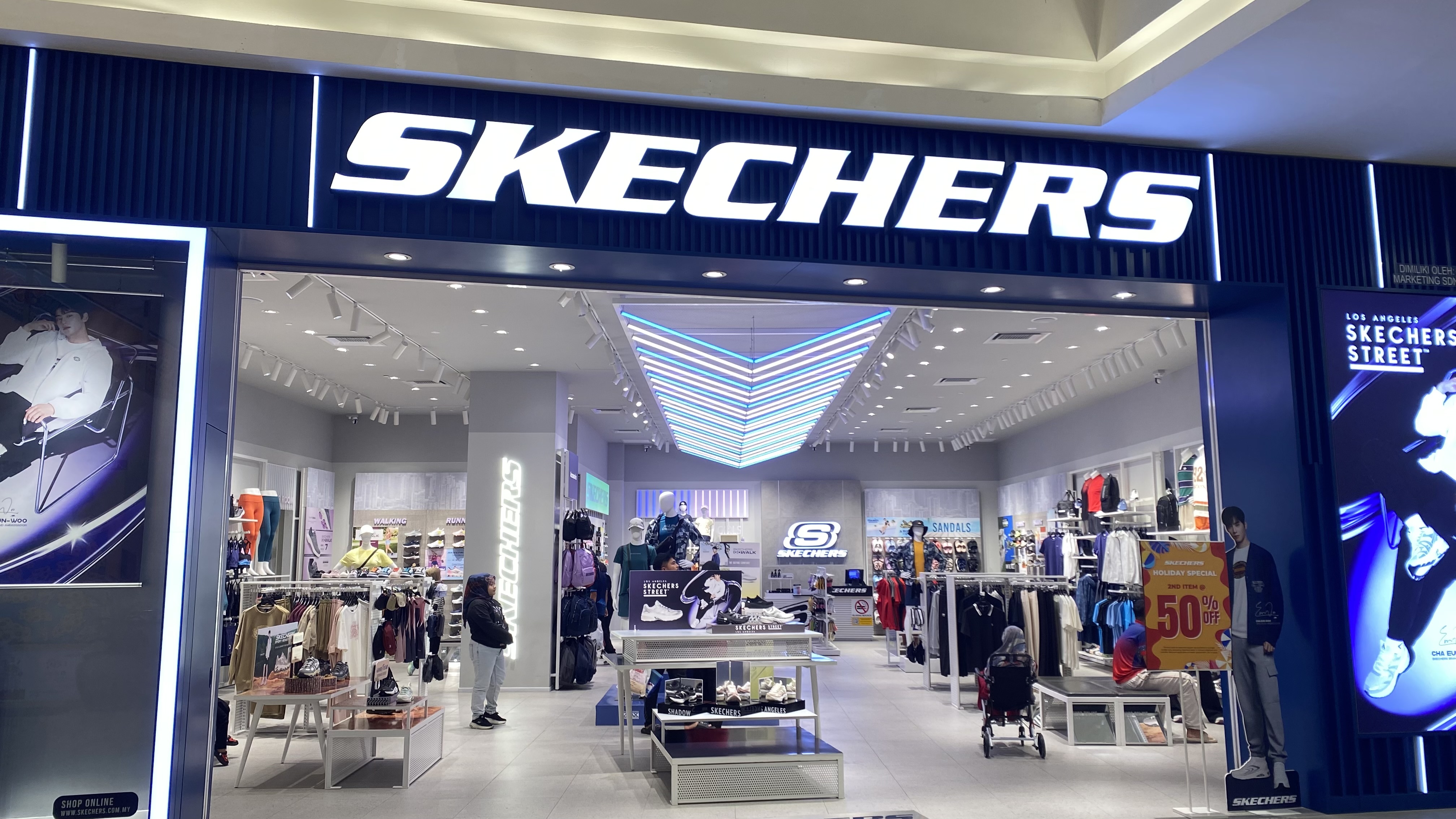 SKECHERS
