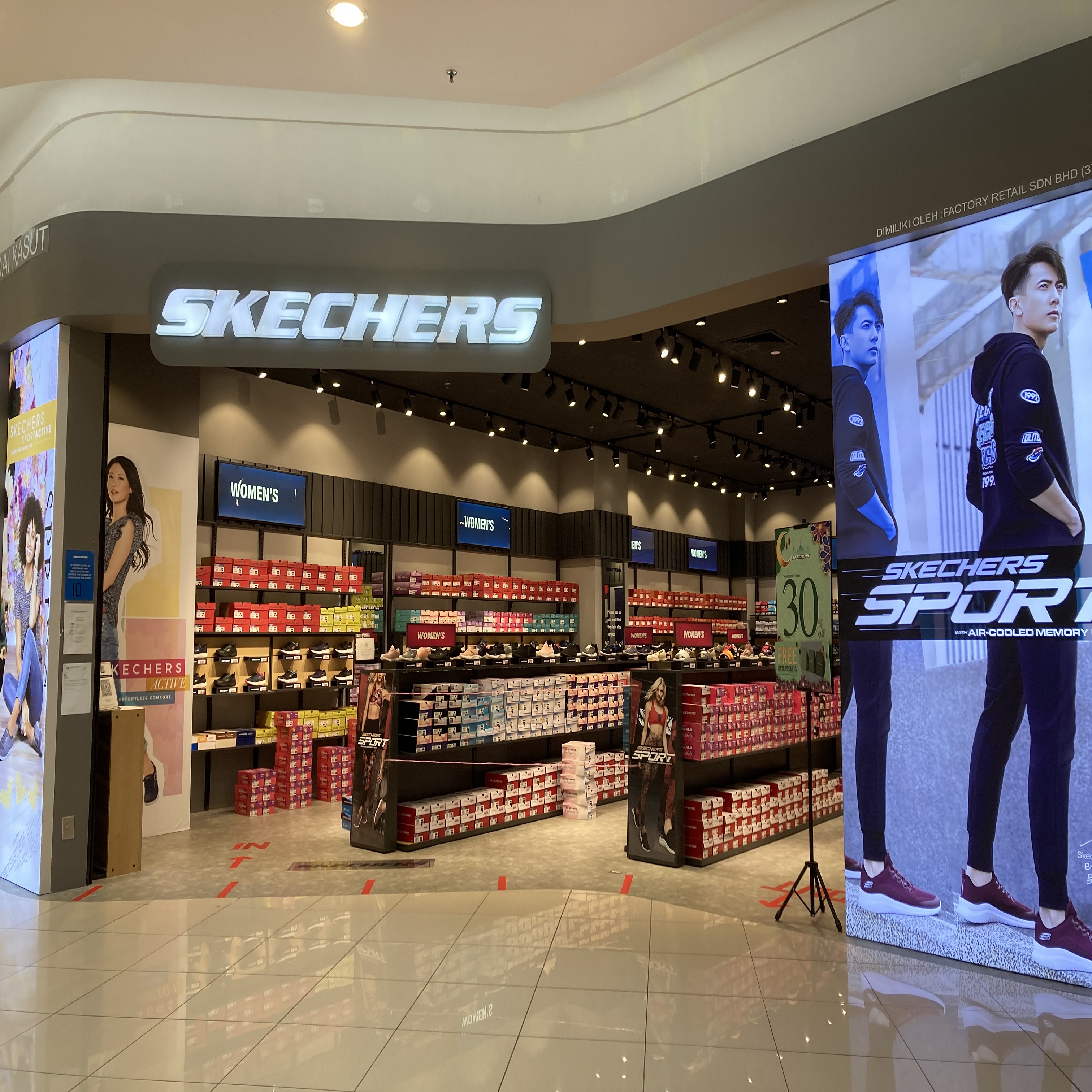 SKECHERS