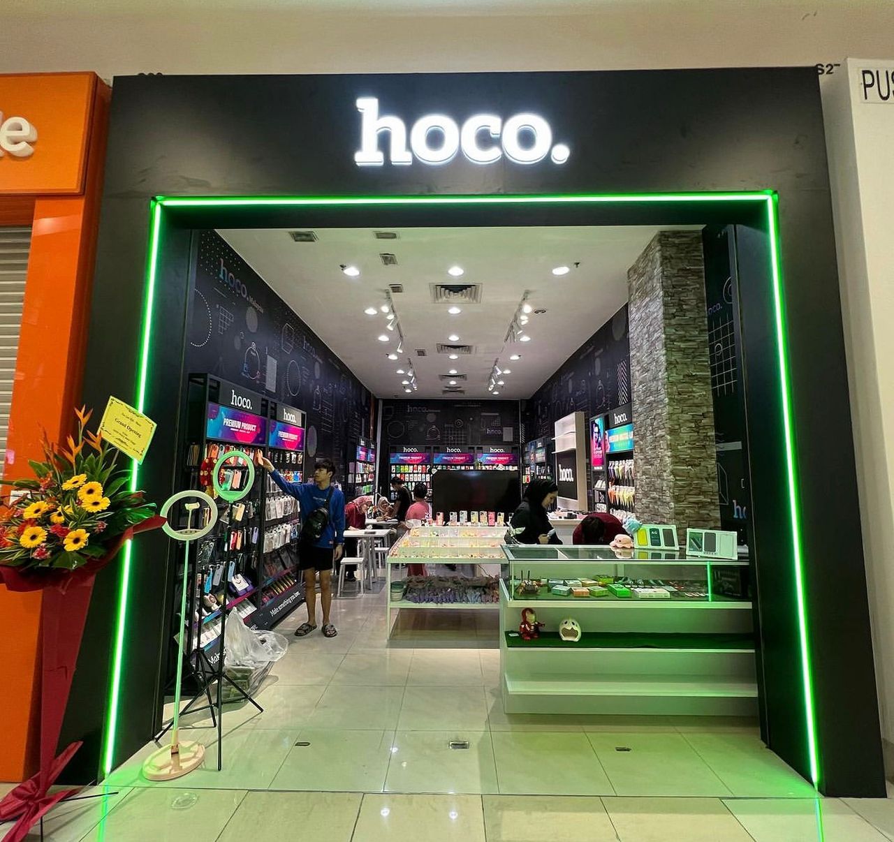 hoco.