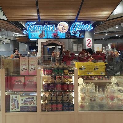 FAMOUS AMOS