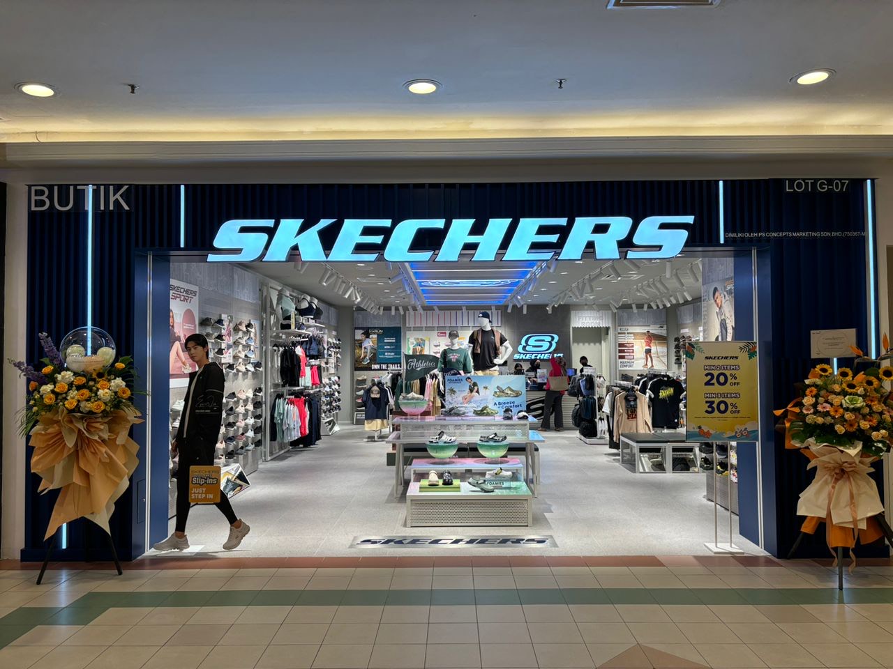 SKECHERS