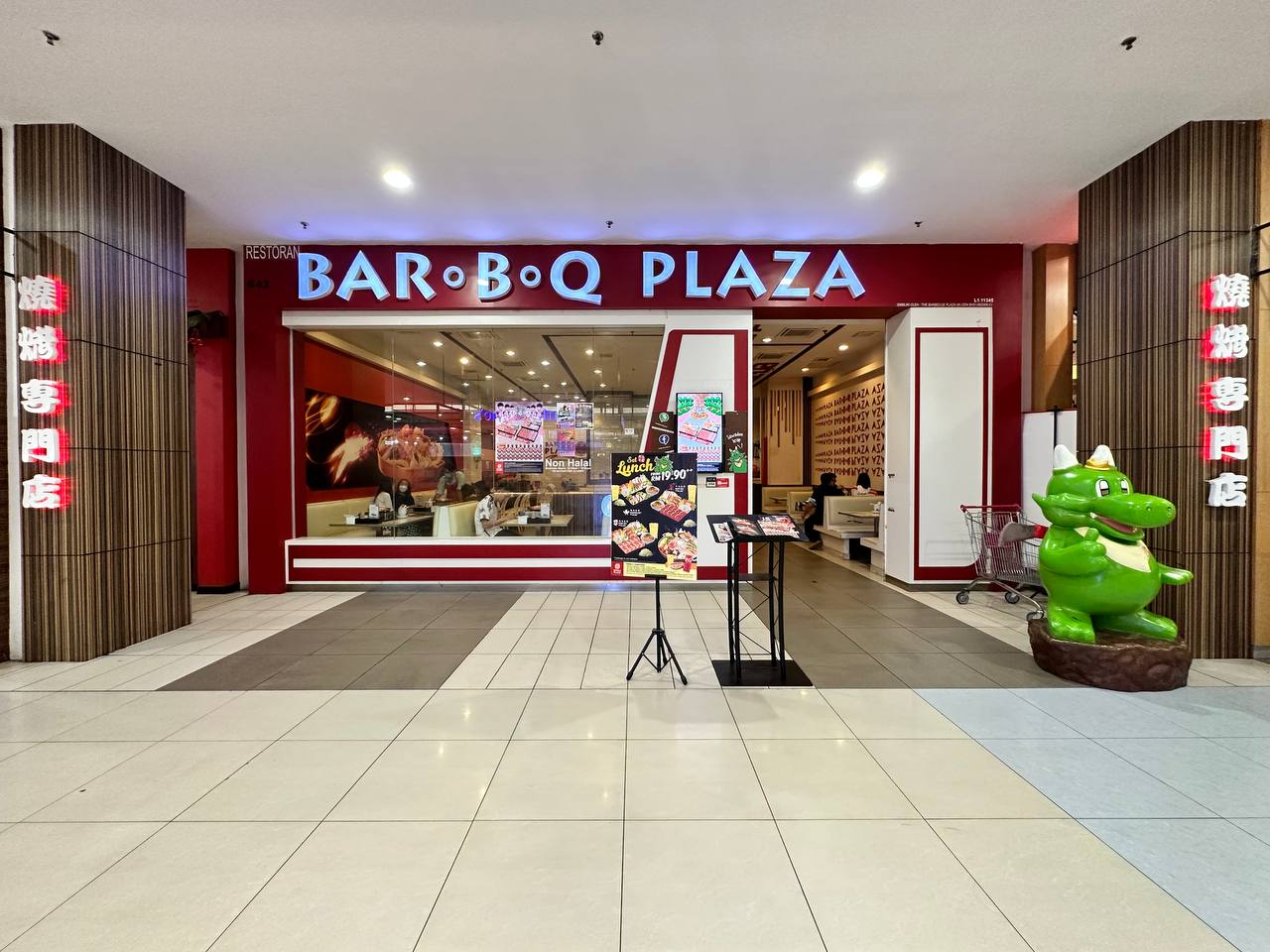 BAR B Q PLAZA