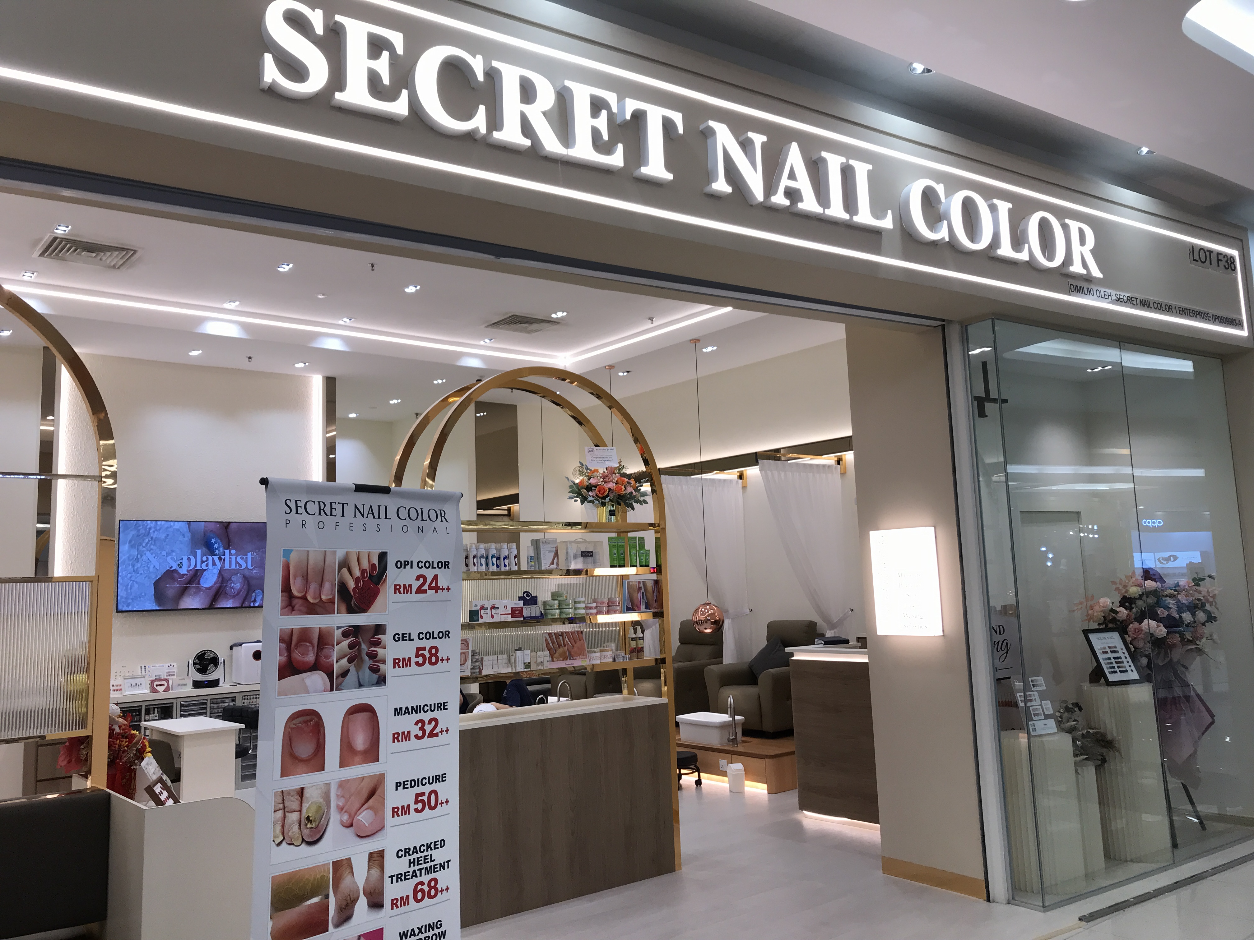 SECRET NAIL COLOR