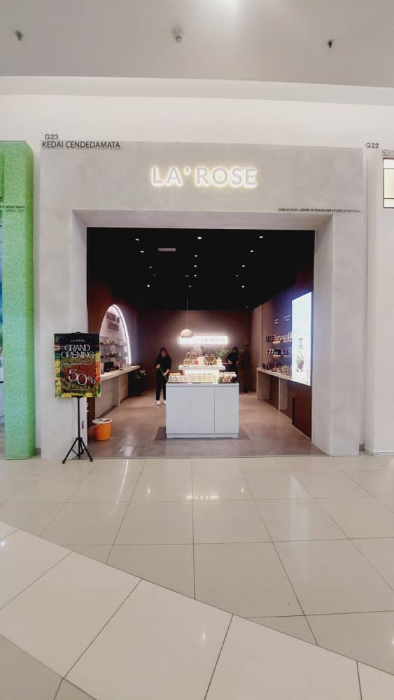 LA'ROSE Gifts in Bloom