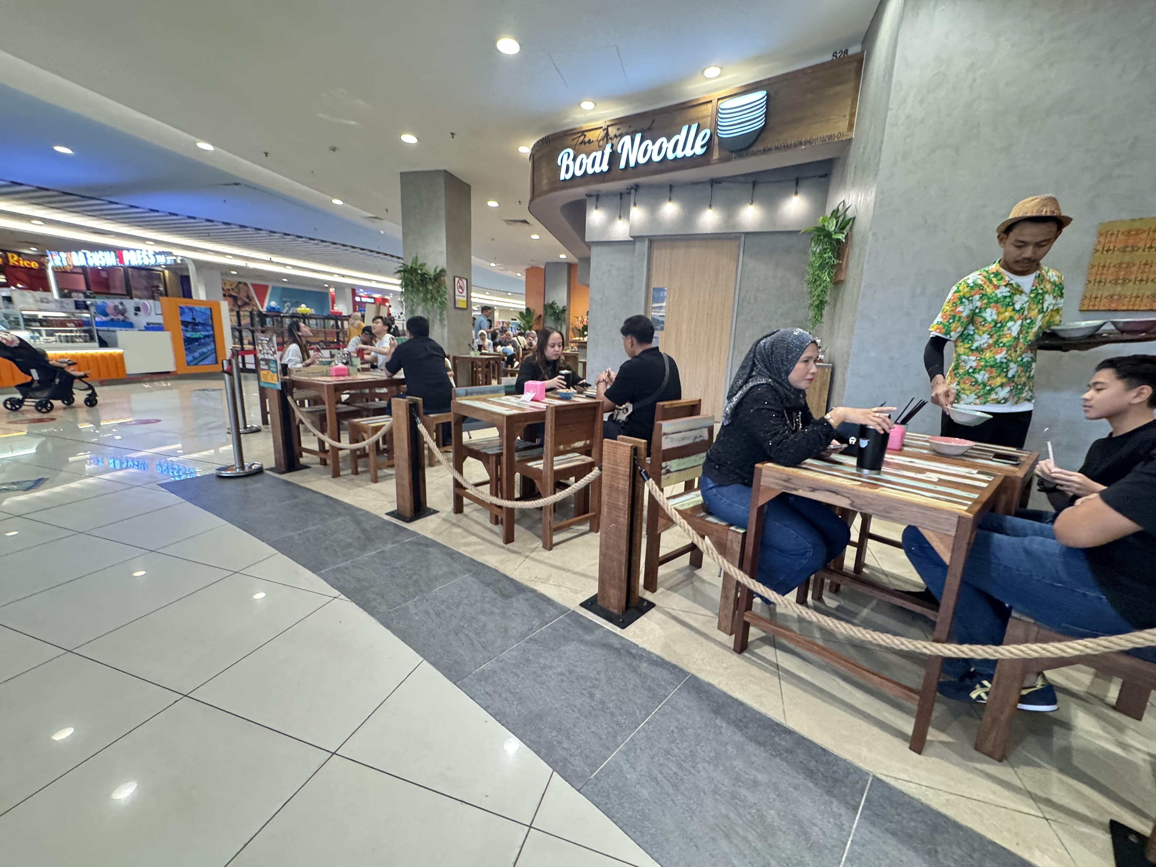BOAT NOODLE