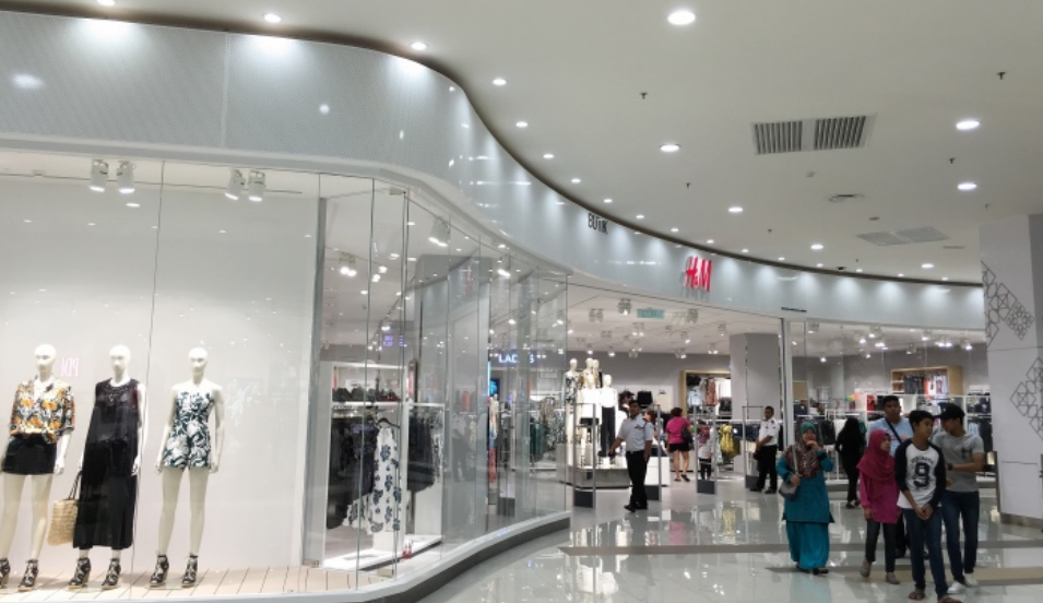 H&m aeon outlet dato onn