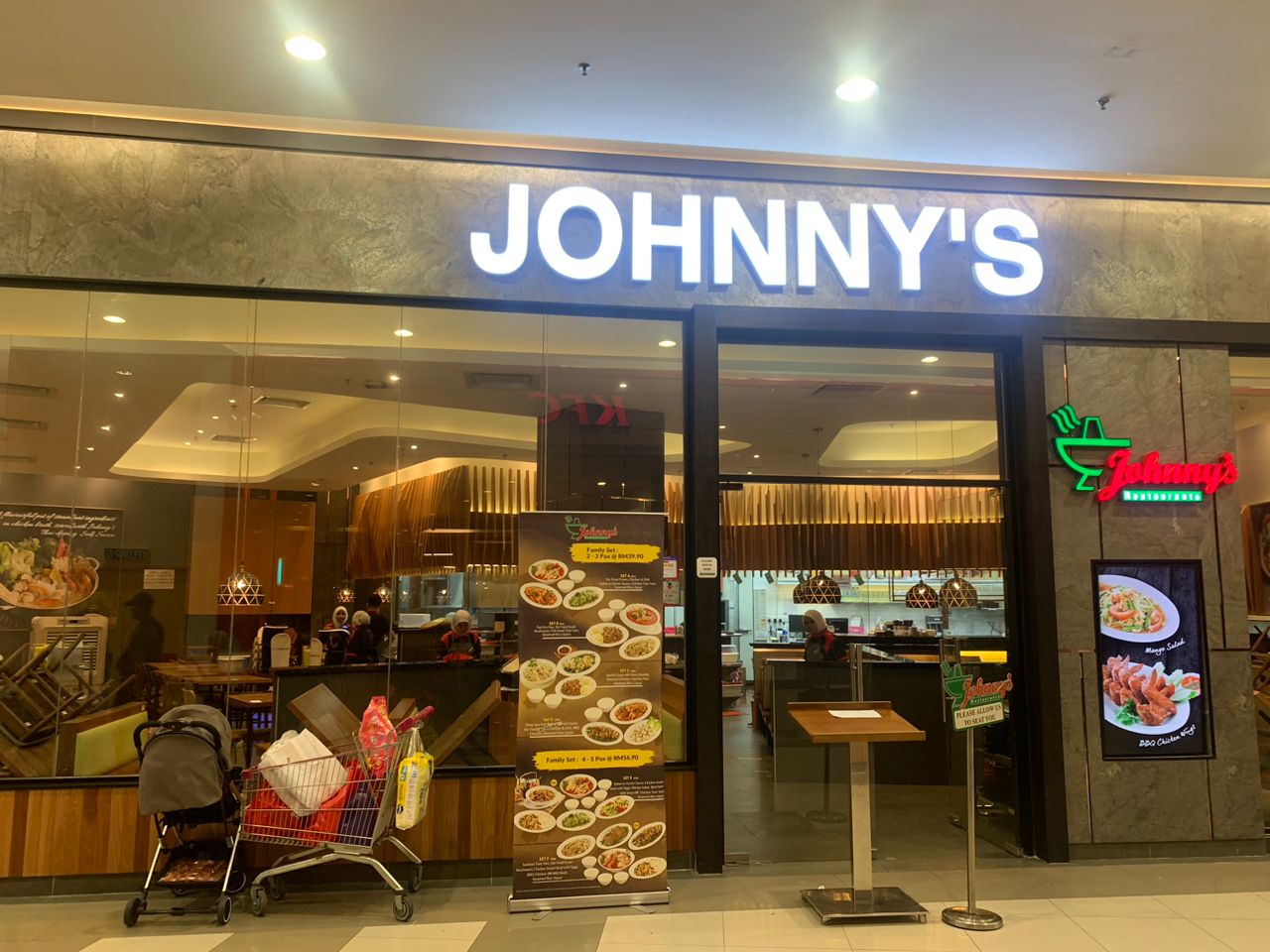 JOHNNY'S